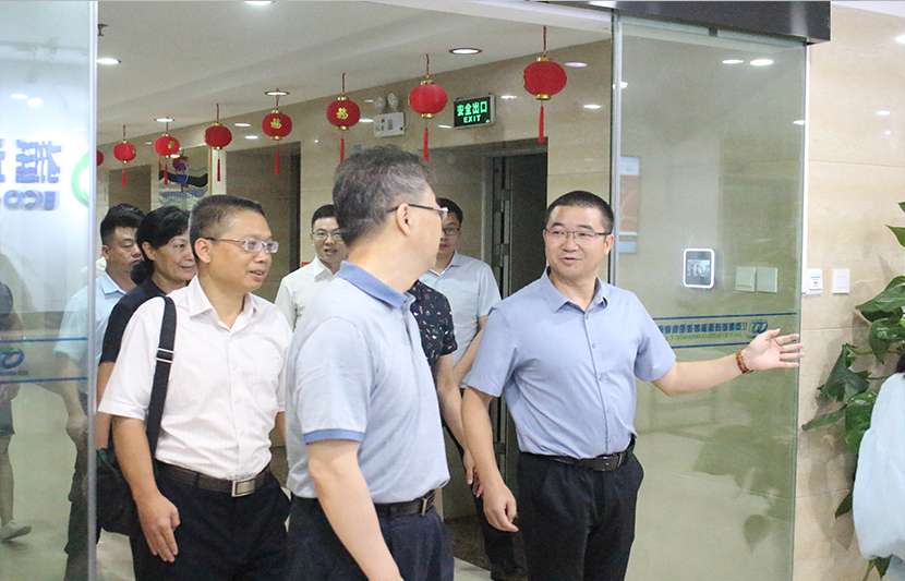 贛州市六大攻堅戰(zhàn)指揮部辦公室負(fù)責(zé)人劉建萍一行蒞臨挺進環(huán)保開展調(diào)研