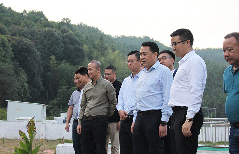 岑溪市稀土產(chǎn)業(yè)發(fā)展與礦山綜合治理考察組一行先后到我司龍南黃沙、定南上下?tīng)I(yíng)稀土尾水項(xiàng)目調(diào)研