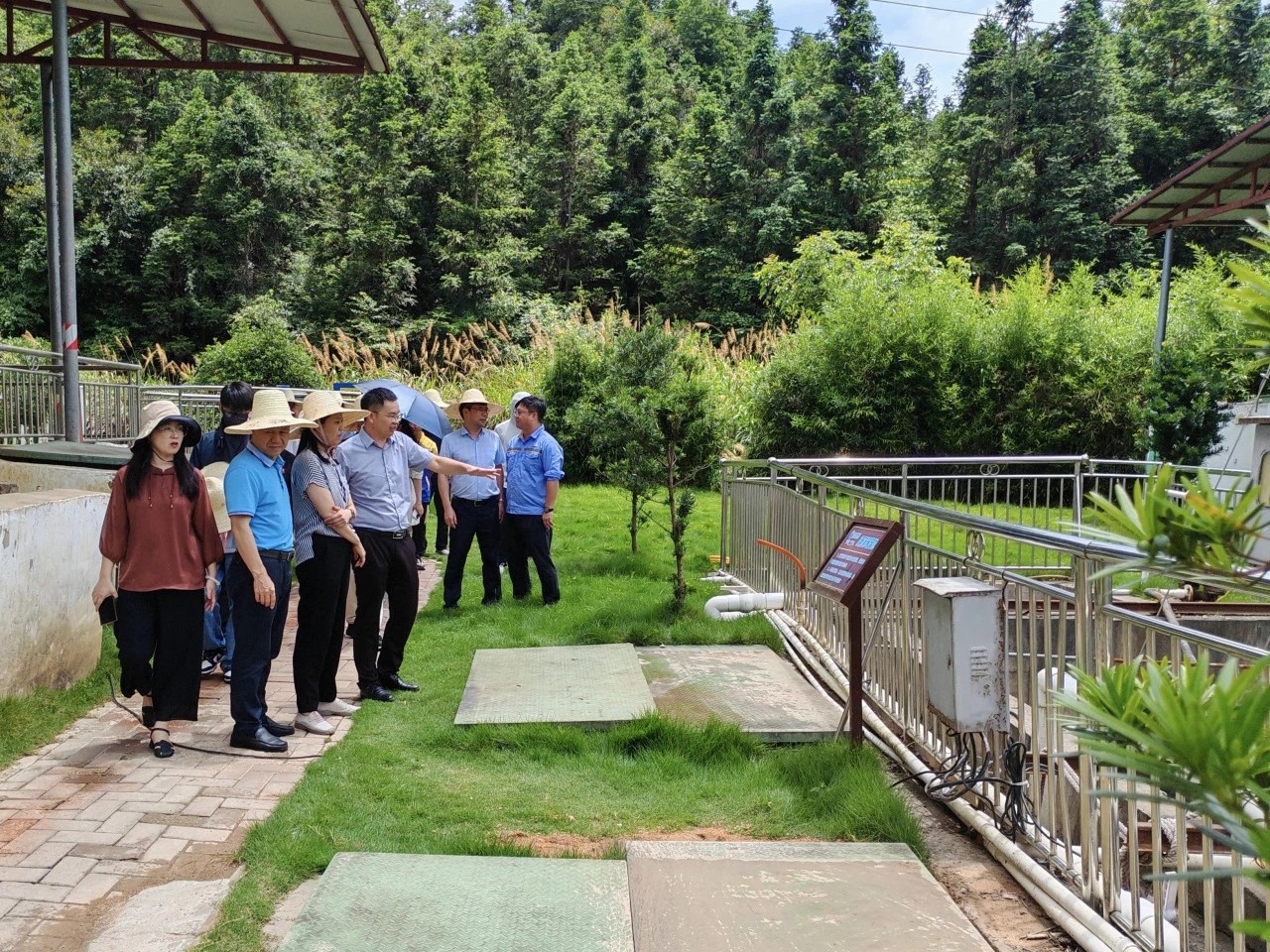 贛州市政協(xié)副主席藍文一行蒞臨挺進環(huán)保龍南、定南稀土尾水處理站考察調(diào)研