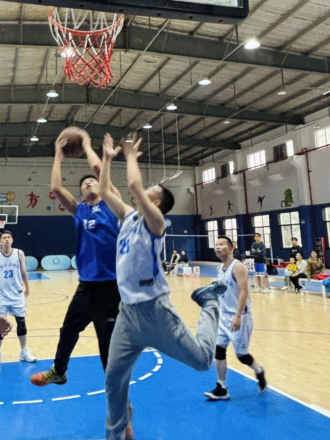 “以球結(jié)緣促交流，友誼籃球展風(fēng)采” —挺進(jìn)環(huán)保與江西省第七地質(zhì)大隊(duì)開展友誼籃球賽